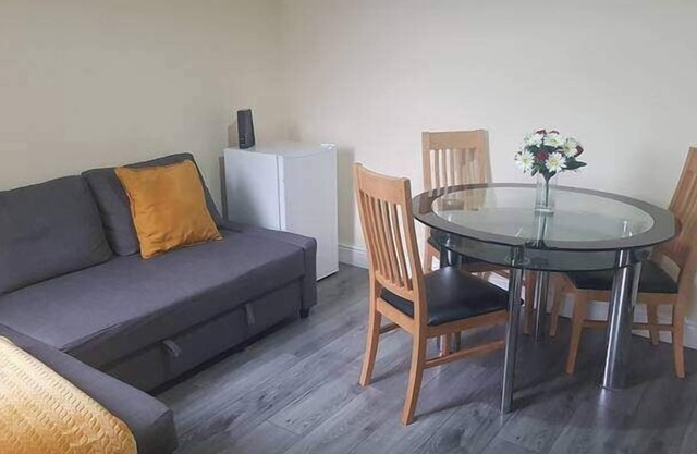 4 Bedroom House in Grays - Sleeps 6 & Parking