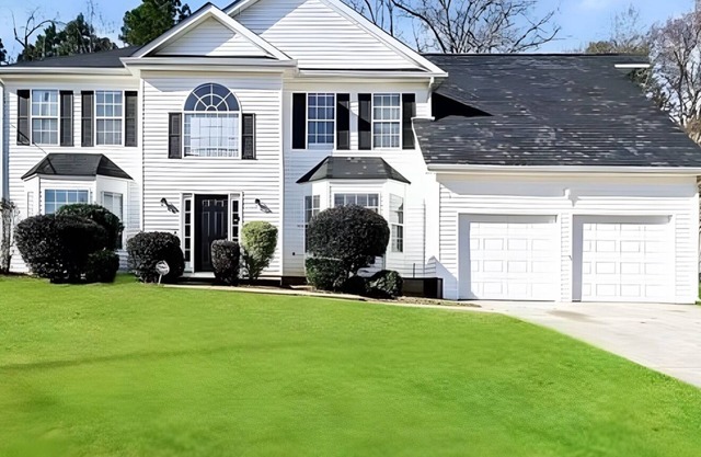 4-bedroom house sleeps 12 in charming Stone Mountain with WiFi, AC