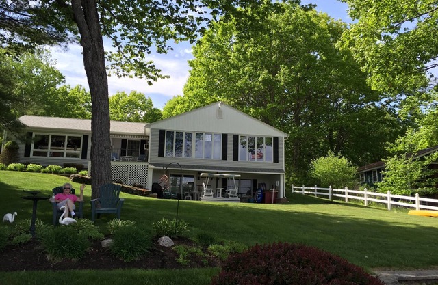 4-bedroom lake house in serene Raymond with WiFi, AC. Relax and unwind.