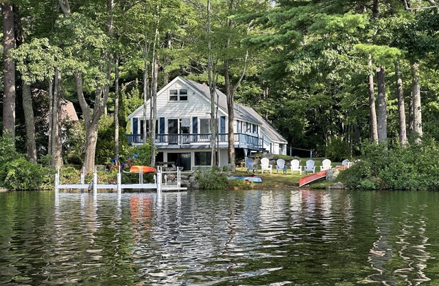 4 Bedroom Lake House with Sandy Entrance & Boat Dock