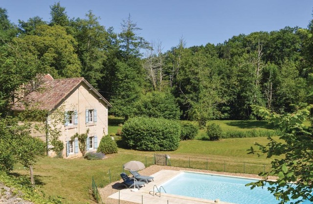 4 Bedroom Lovely Home In Mouleydier
