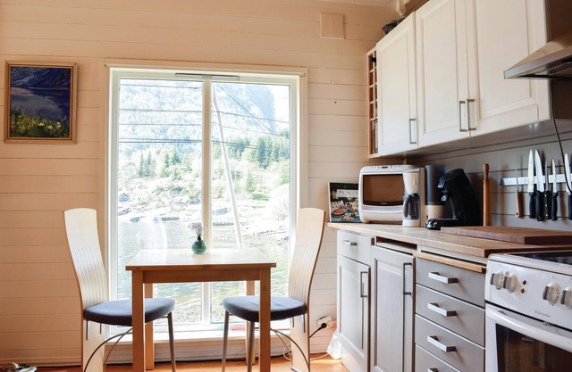 4 bedroom lovely home in Eivindvik