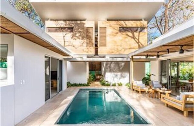4 Bedroom Luxury Home - Best Location 2 Min Walk to Guiones Beach