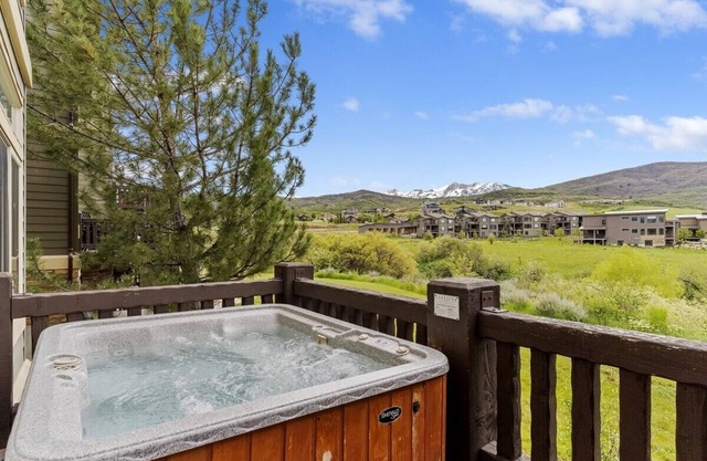 4 Bedroom Luxury Huntsville, Utah Vacation Rental - 10 Mins. From Snowbasin LS43