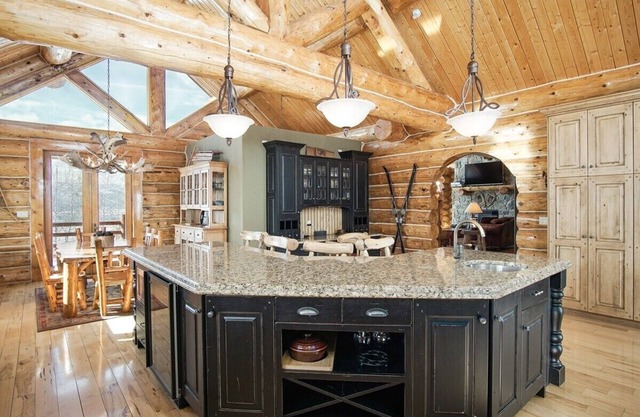 4 Bedroom Mountain Cabin in Huntsville, Utah Sleeps 10