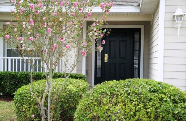 4 bedroom pool home with conservation view on gated golf community of Remington