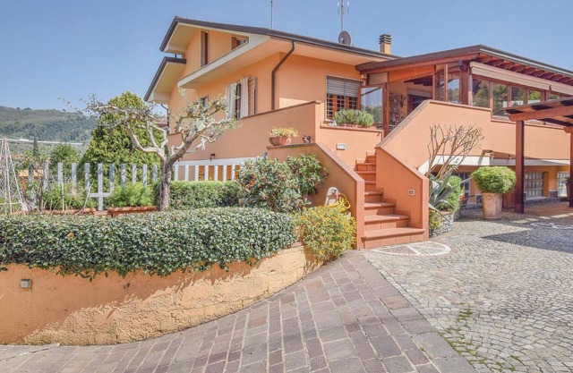 4 bedroom stunning home in Massarosa LU