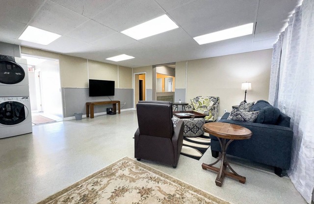 4 Bedrooms, 1.5 Baths, Sleeps 12, Ranch, Ground Floor, Close to Boat Launch