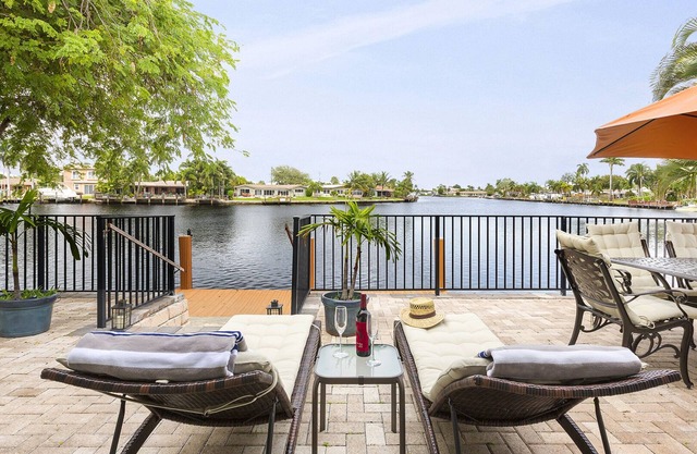 4 bedrooms/4bathroom House 1 mile from Beach on Wide Canal with Pool and Jacuzzi