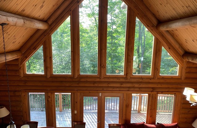 4 Bedrooms cozy log wood Chalet at Blueberry Lake Resort Near Mont-Tremblant