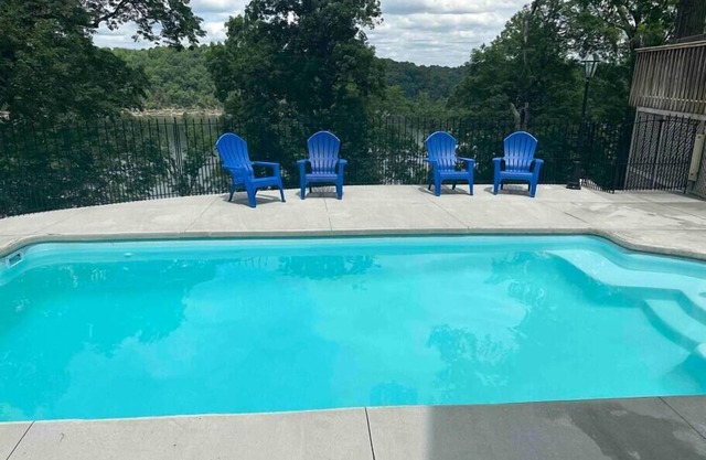 4 Bedrooms, Heated Private pool, hot tub, Game room, and Water Front View!