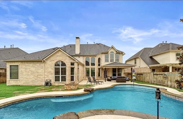 4 BR Villa w Heated pool ,Patio with Firepit , Jetted-tub,Backyard