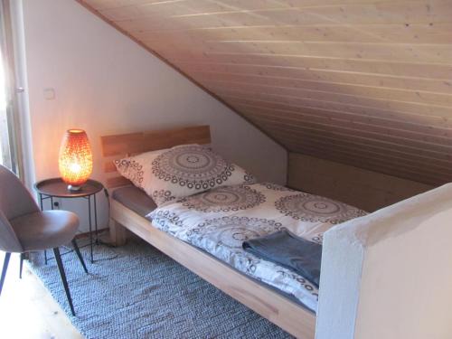 #4 Dachstudiozimmer mit 2 Betten und Balkon mit WG Bad Airport nah freies W-Lan