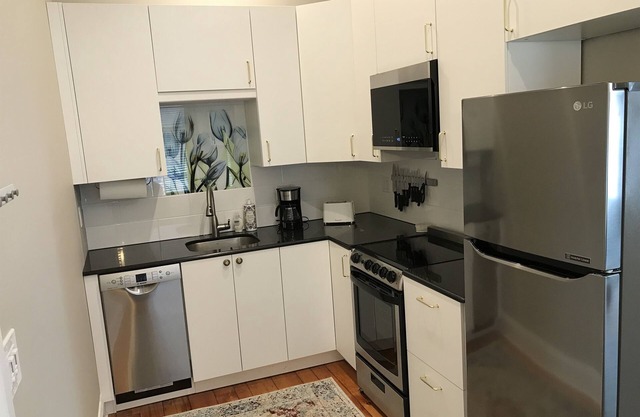 #4 Elegant studio w/garage, city nearby