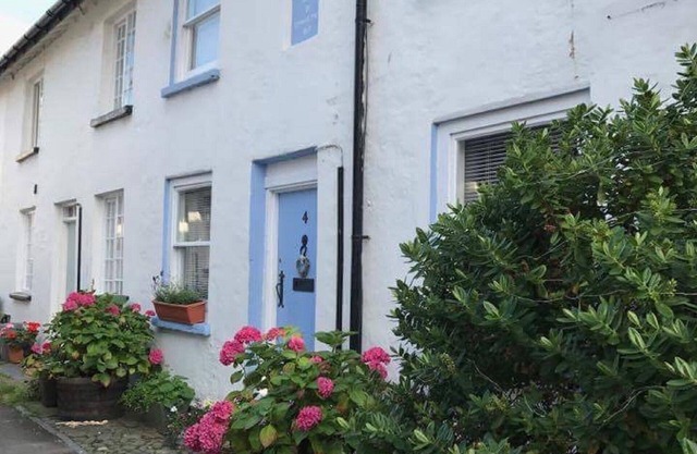 4 Evans Terrace Beautiful Cottage in the heart of Aberdovey! Free parking permit