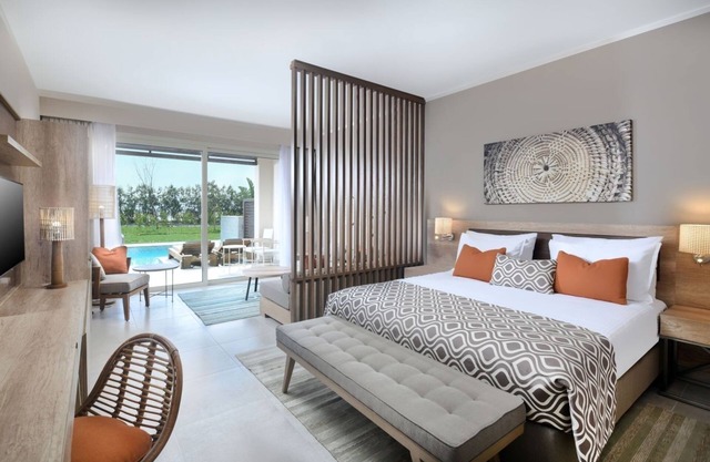 4 Executive Suites | Pools, Private Beach, Spa, Paddle Tennis & More Fun