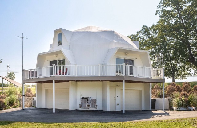 4 King Beds - Garage - Fast Gig WiFi - Huge Yard