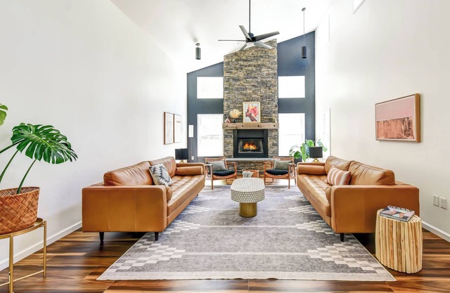4 King Suites w/Hot Tub, Fire Pit, Ping Pong, Arcade, Hi Speed Internet