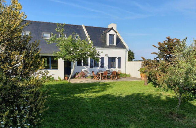 4* listed house with large private garden in a 6-hectare estate