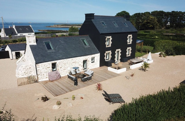 4* Luxury house - Wonderful Seaview - Pool - Sandbeach around the house
