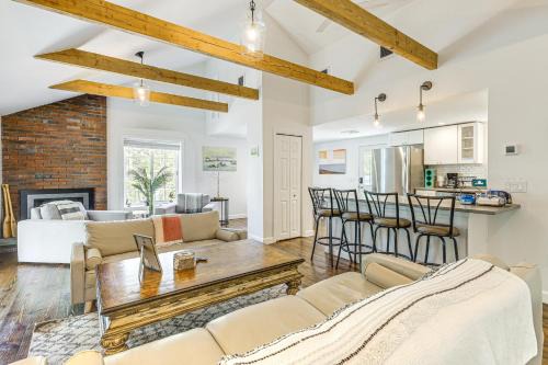 4 Mi to Beach Cape Cod Retreat in Mashpee!