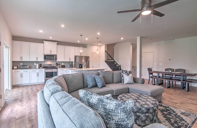 4 Mi to Bethany Beach: Townhome w/Screened Porch