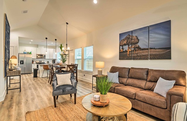 4 Mi to Boat Ramp: Charming Rockport Home