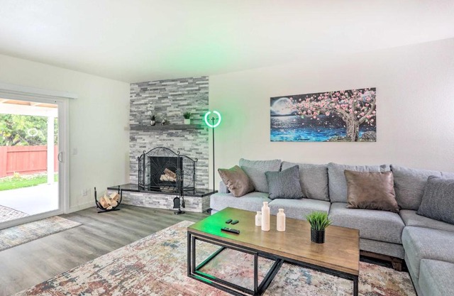 4 Mi to Dtwn Reno Sleek Family Retreat!
