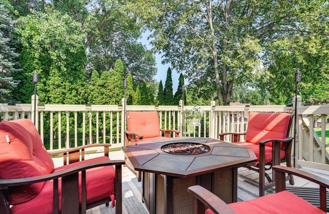 4 Mi to Dtwn: White Bear Lake Home w/Large Yard