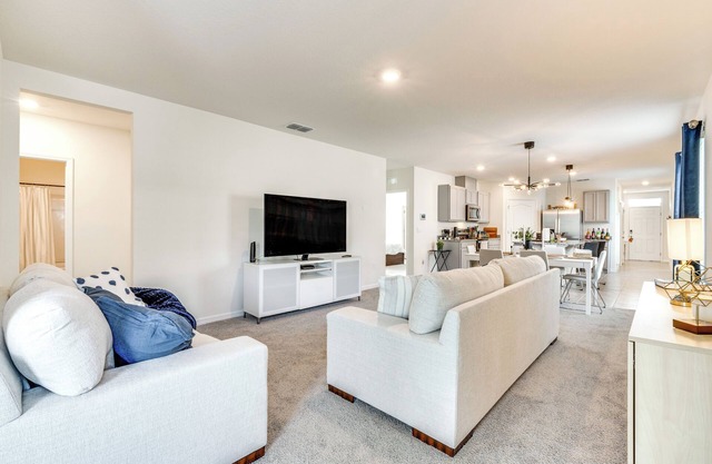 4 Mi to Legoland & Peppa Pig Fun: Newly Built Home
