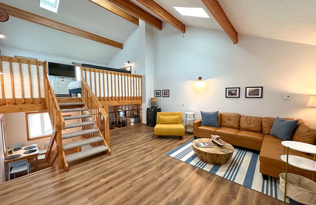4 Minutes to Sports Center! Fun Family Home
