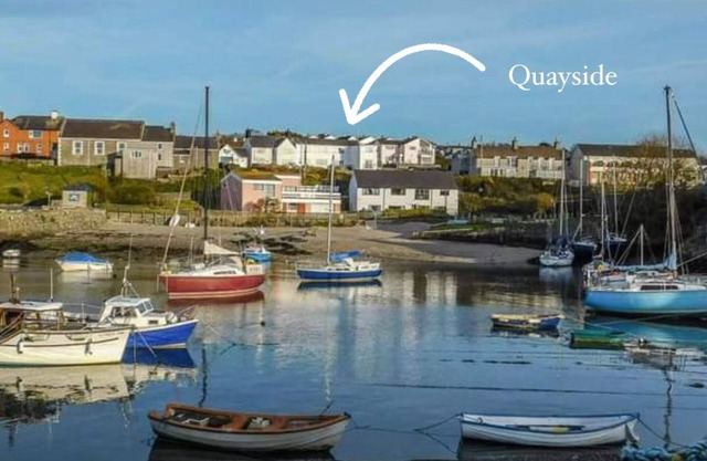 4* "Quayside" Apartment in heart of beautiful Cemaes Bay. Dog friendly