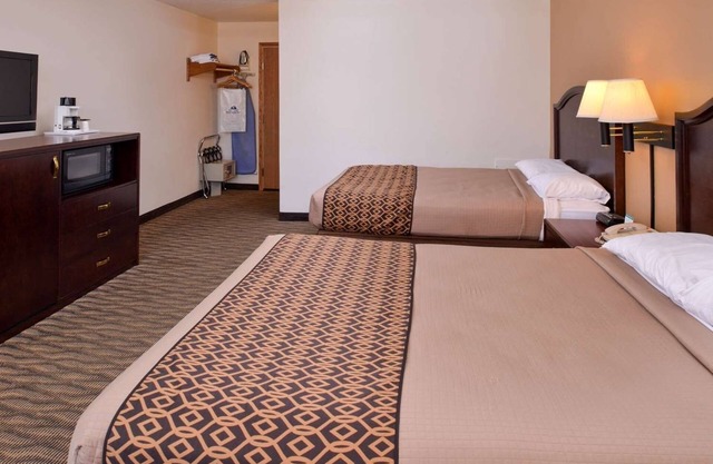 4 Relaxing Rooms w/BBQ Grill and Friendly Staff – Ideal for Business Travelers
