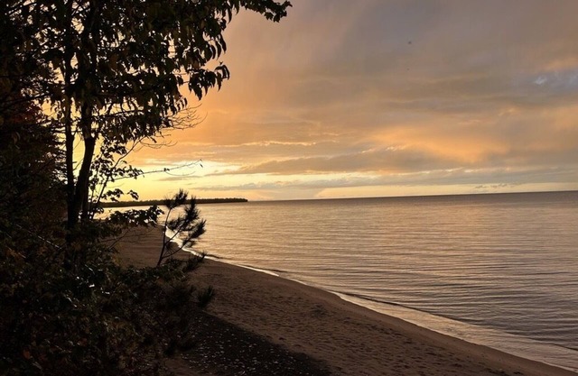 4 Seasons Superior Beach House