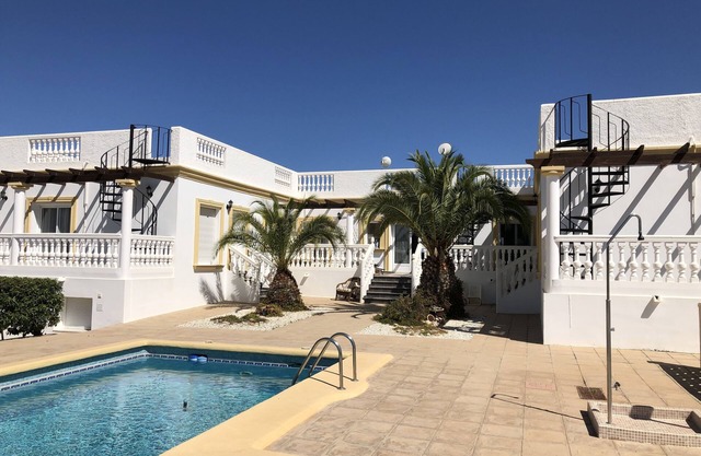 4 separate accommodations with 4 bathrooms in large estate 6 km from the beaches