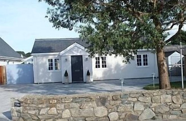 4 Star, Three Bed Luxury Holiday Cottage With Hot Tub And Woodburning Stove