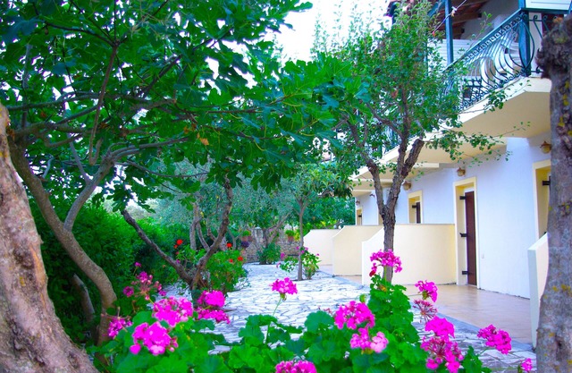 4 Studios, 150 meters from the Sea (8 to 12 persons)