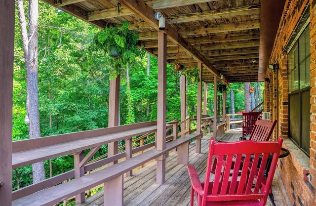 #4 - Waterfall Retreat-Queen Riverfront Room-By Tallulah Gorge