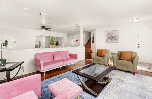 40% Monthly Discount Modern 5 Bedrooms in SA Chef Kitchen, Game Lounge