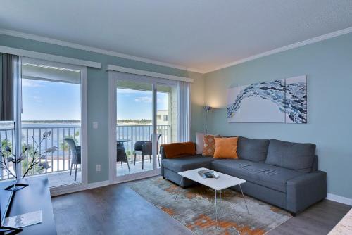 412-AMAZING Views, Waterfront, WIFI, Pool, Close to BUCS Stadium