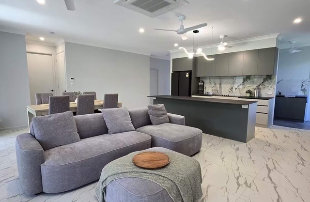 41RedPebble Brand New villa in 1 BedRoom in Redlynch Cairns QLD