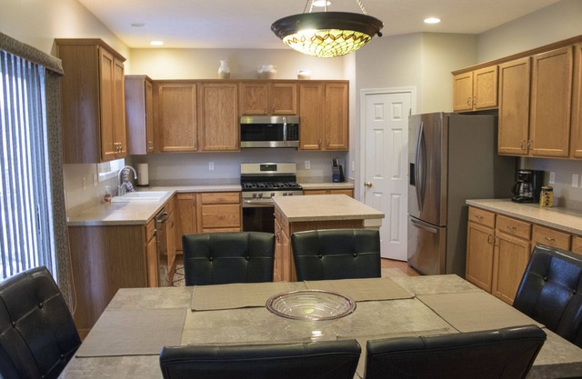 4200 Sq Ft, Newly Furnished Home, Sleeps 16, West Omaha, Quiet Neighborhood