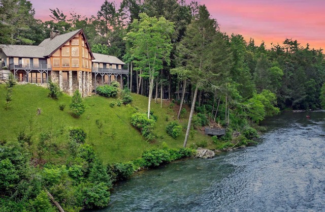 45-Acre Toccoa River Estate w/7 BRs (6 Kings), Fire Pit, Pool, Sauna, & 3 ponds