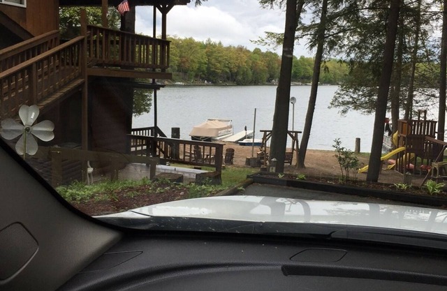 45 minutes from Green Bay - sleeps 10. Kelly Lake