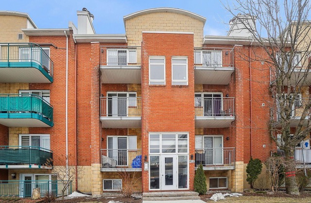 #453 Spacious & Stylish 3 Bedrooms Condo on 2 Floors
