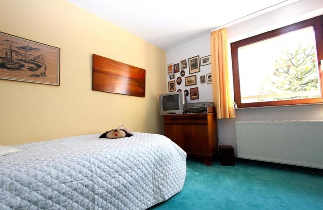 4865 Private Rooms