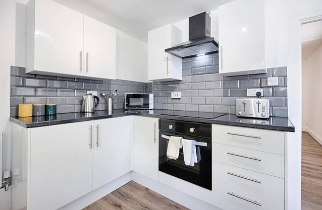 4br-11guests-patio-familyfriendly-citycentre-beach