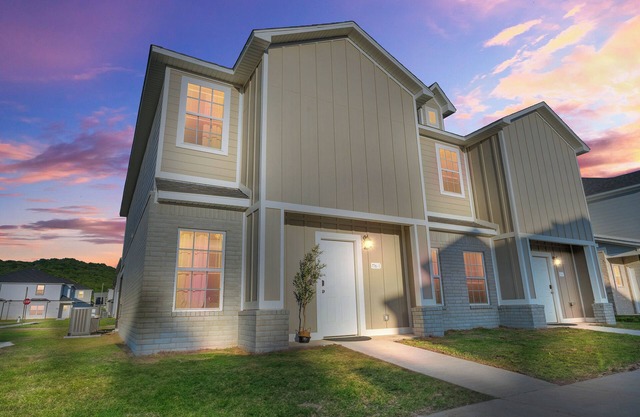 4BR 4.5BA Home w Private Ensuites, EV Charger, 7 Mins to U of A Fayetteville!