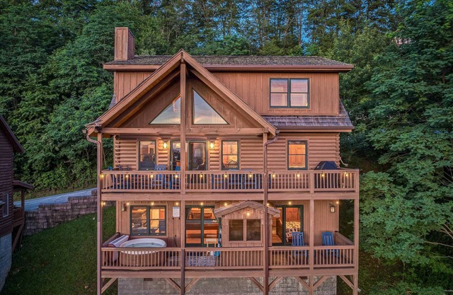‼️4BR Cabin w/Ski Resort, Mtn Views & Hot Tub