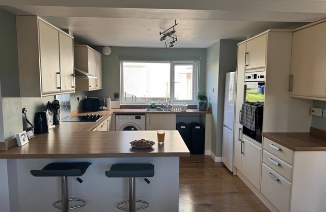 4BR Home Free Parking Long stays